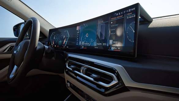 Вигнутий дисплей BMW.