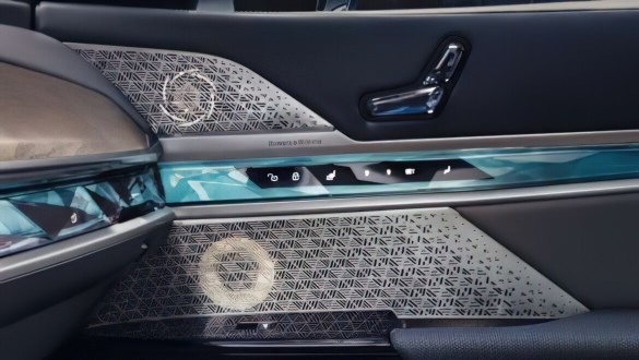 Аудіосистема Bowers & Wilkins Diamond Surround Sound.