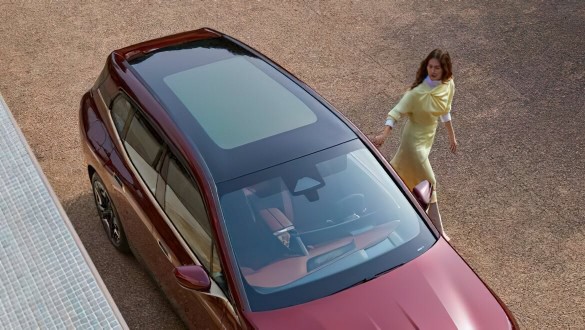 Панорамний скляний дах.