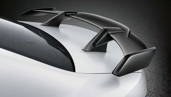 Задній спойлер M Performance з вуглецевого волокна.