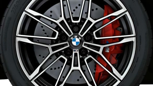 Композитні гальма M червоного блискучого кольору.