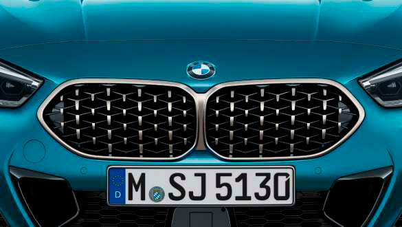 Решітка радіатора BMW в сітчастому дизайні.