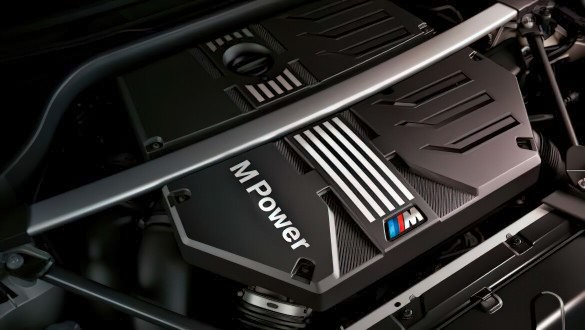 Високопродуктивний рядний 6-циліндровий бензиновий двигун BMW M TwinPower Turbo.