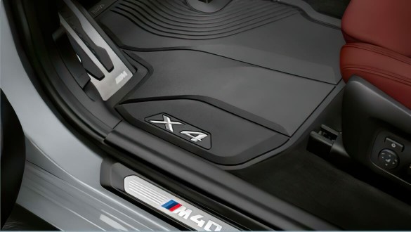 Передні всепогодні килимки BMW.