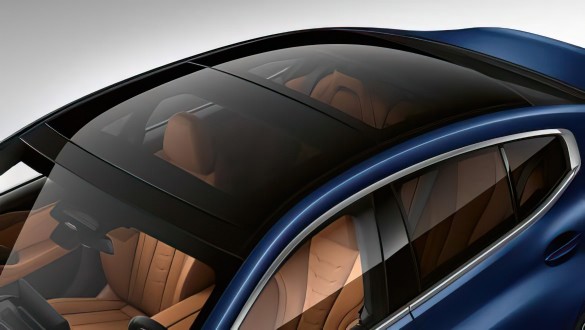 Панорамний скляний дах.