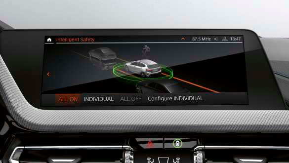 Асистент водія.