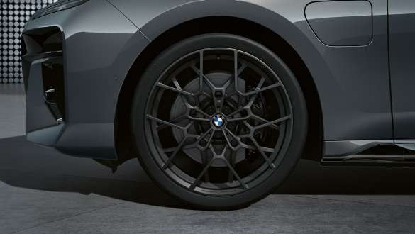 22-дюймові ковані диски M Performance Cross-spoke 912 M у кольорі Frozen Gunmetal Grey, літній комплект коліс.