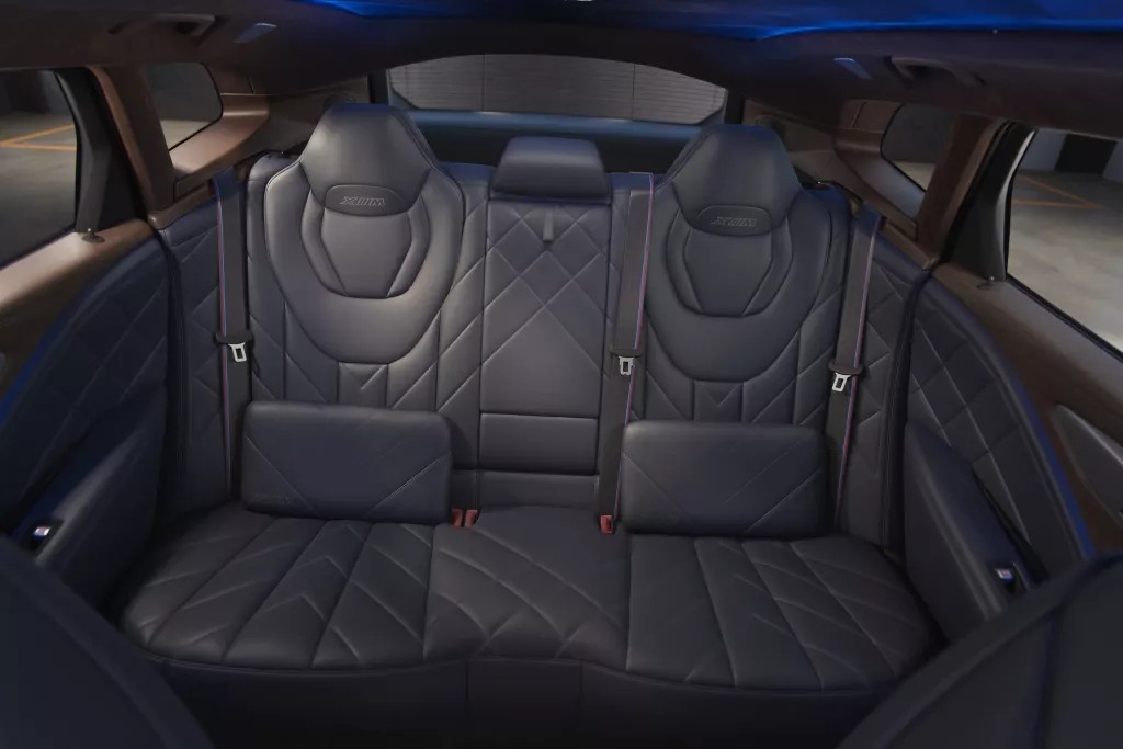 Покращена М-атмосфера на задніх сидіннях.