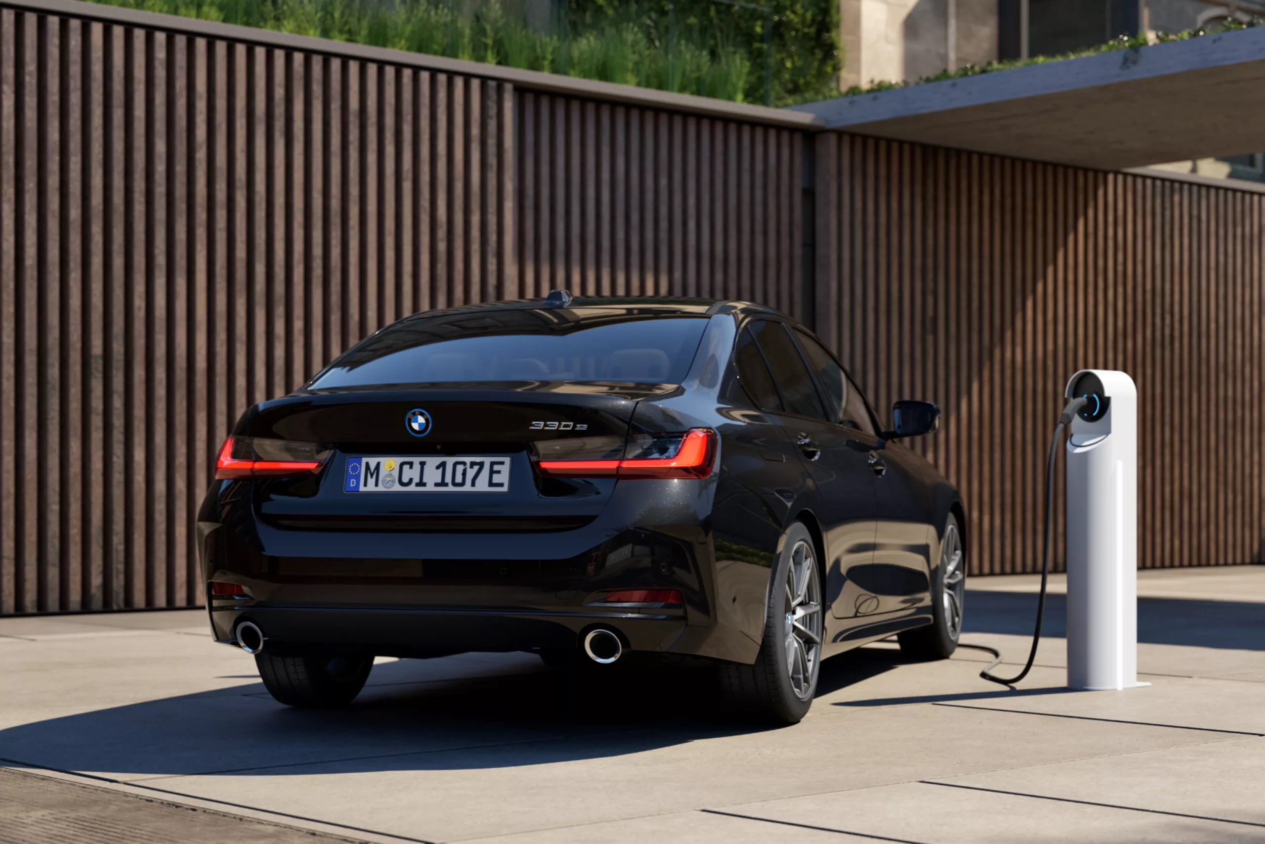 Користуйтеся широкою мережею зарядних станцій.