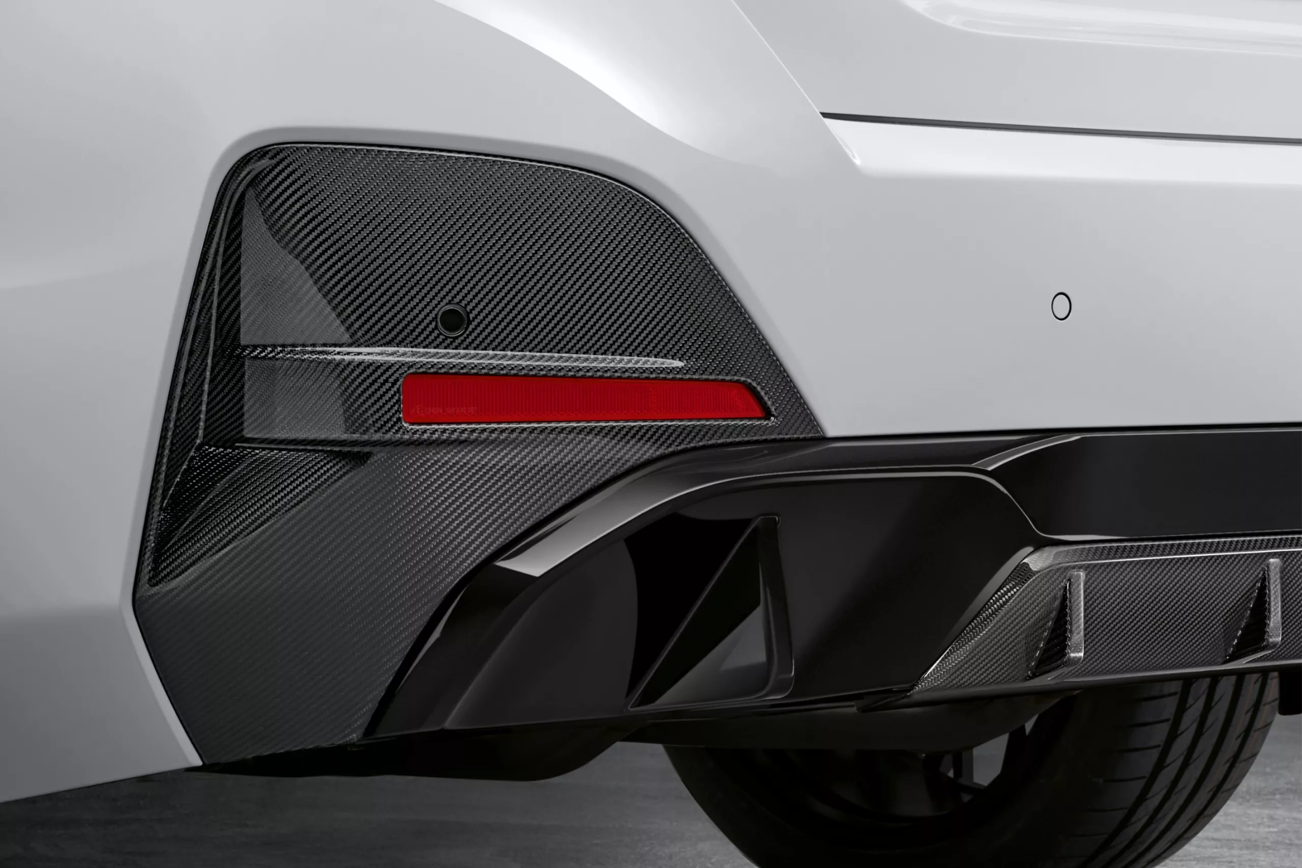 Карбоновий задній дифузор M Performance.