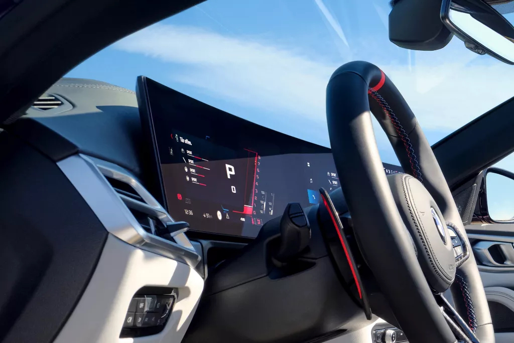 Покращена атмосфера M у салоні.