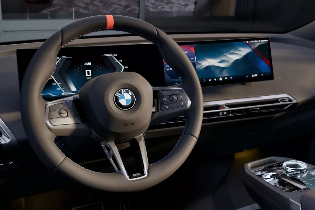 Сріблясті акценти дизайну створюють більш спортивний вигляд.