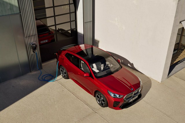 Заряджайте свій автомобіль вдома легко та зручно.