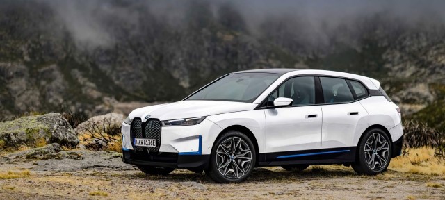 Нові BMW iX xDrive40 та BMW iX xDrive50